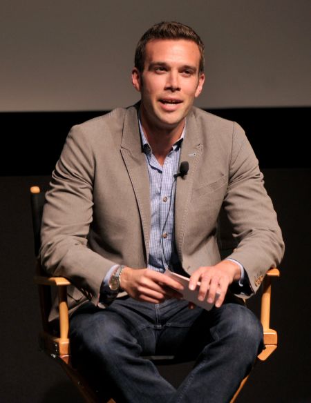 Andy Favreau Shares a strong Bond With His Brother.